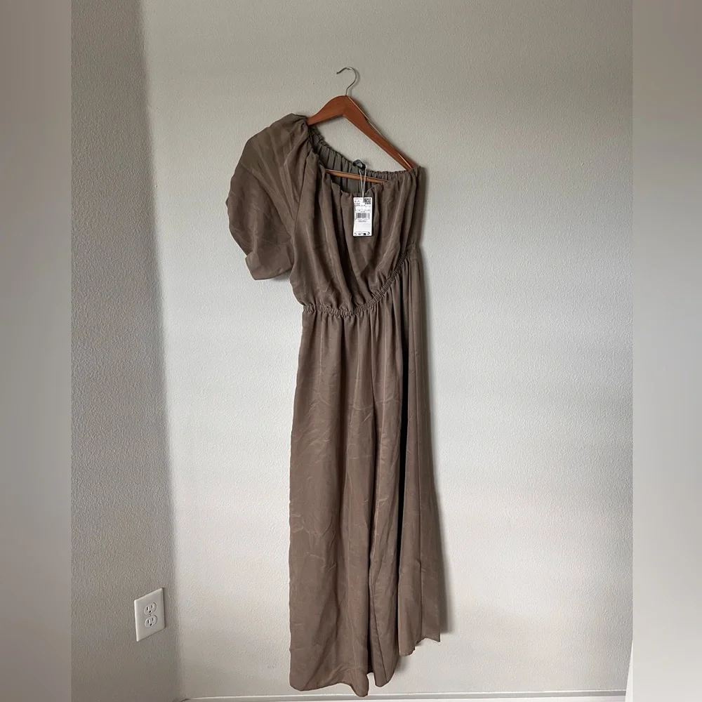 MANGO One-Shoulder Asymmetrical Taupe Wide Leg Jumpsuit BNWT Size L - Picture 2 of 8